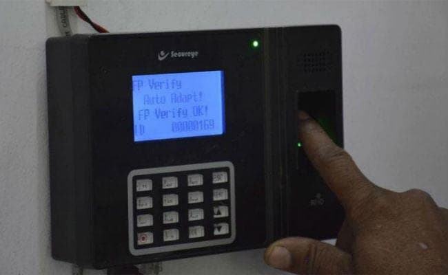 बायोमीट्रिक्स से नहीं बनायी उपस्थिति, 8500 पारा शिक्षकों के मानदेय पर लगी रोक