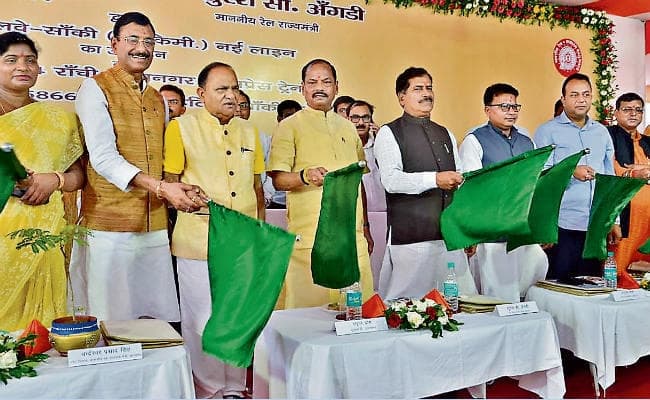 झारखंड को मिली दो ट्रेन, अब रांची-टाटा की यात्रा हुई आसान हटिया-सांकी के बीच भी चली ट्रेन