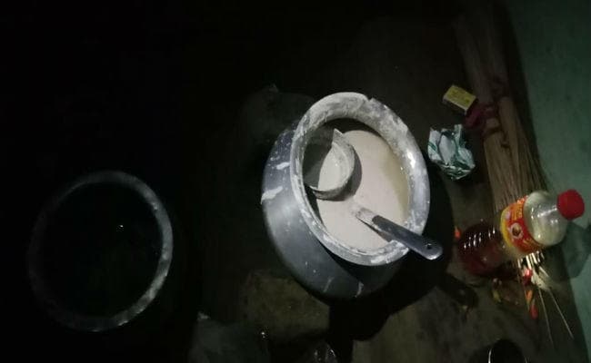 चावल और दाल से बने छिलका रोटी खाकर दो की मौत, तीन की हालत गंभीर, जांच में जुटी पुलिस