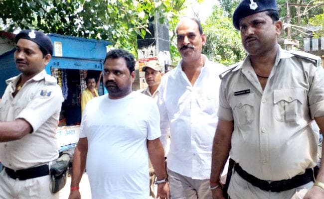 अनंत सिंह के करीबी भूषण सिंह ने CJM की अदालत में किया सरेंडर, न्यायिक हिरासत में जेल भेजा गया