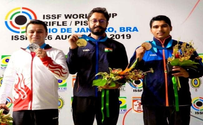 आईएसएसएफ विश्व कप: 10 मीटर एयर राइफल स्पर्धा में अभिषेक ने सोने पर साधा निशाना, सौरभ को मिला कांस्य