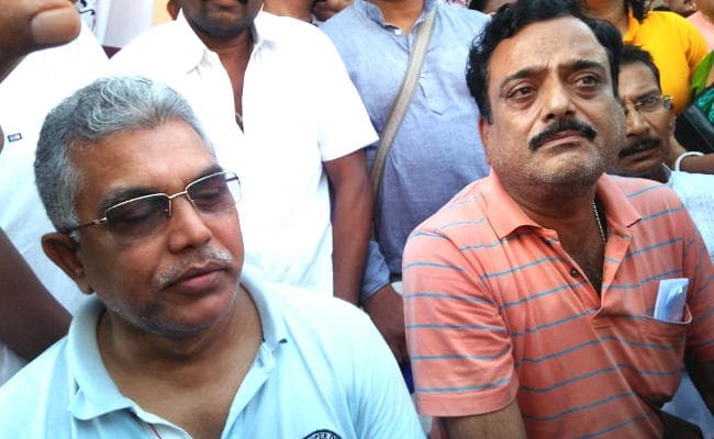 पश्चिम बंगाल प्रदेश भाजपा अध्यक्ष दिलीप घोष और विधायक विश्वजीत दास पर हमला, गाड़ी में तोड़फोड़