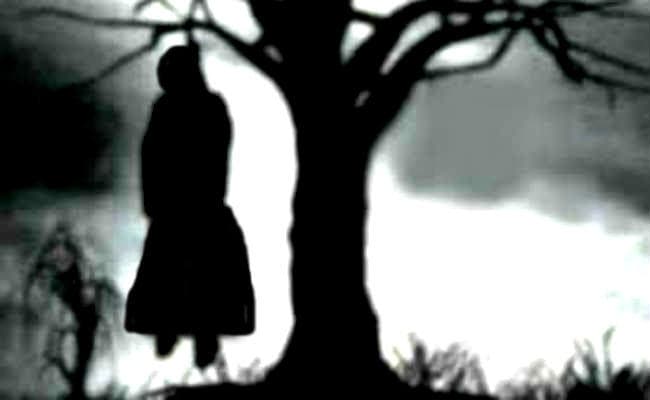 मुजफ्फरपुर: पंचायत भवन के पीछे की छात्र की हत्या, शव को पेड़ से लटकाया