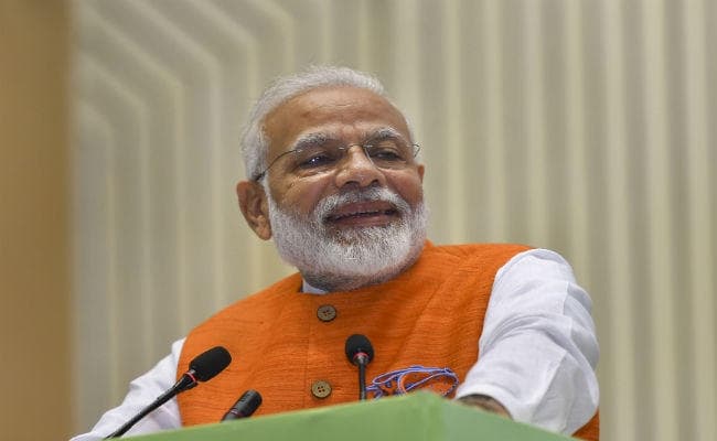 मोदी का मजाकिया अंदाज, खट्टर से कहा- अपने गले का इलाज आयुष केंद्र में करा लें