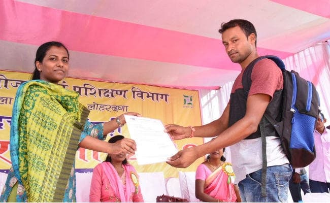 लोहरदगा : किस्को में लगा ''दत्तोपंत ठेंगड़ी रोजगार मेला,'' 230 युवाओं को मिला रोजगार