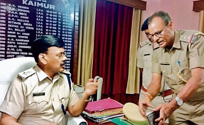 कैमूर : चार बोतल शराब के साथ कुदरा थाने में तैनात दारोगा गिरफ्तार