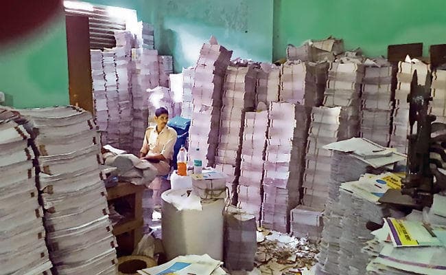 पटना : छापेमारी में एक करोड़ की नकली किताबें बरामद