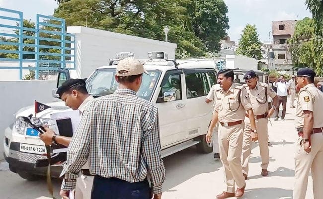 गोपालगंज में ठेकेदार की हत्या में फरार अभियंता के आवास से मिले लाखों कैश व कीमती जेवर