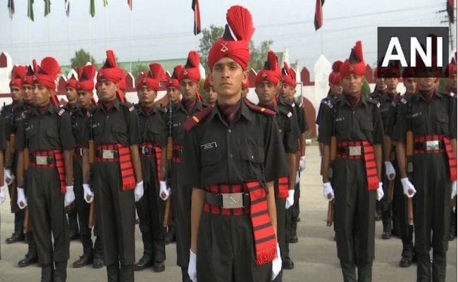 जम्मू-कश्मीर: भारतीय सेना में शामिल हुए सैकड़ों कश्मीरी युवा, कहा- हमें गर्व है