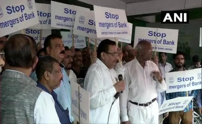 BankMerger का विरोध कर रहे हैं बैंक यूनियन, विलय के लिए निदेशक मंडल की बैठक शीघ्र