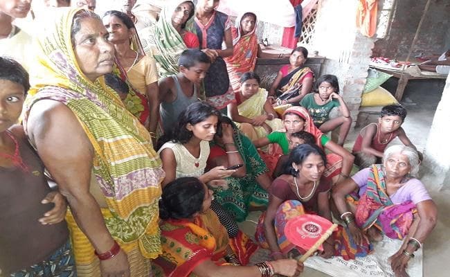 सांप के डसने से हुई मौत, युवती को जिंदा करने का दावा करते हुए तांत्रिक करने लगा ये काम