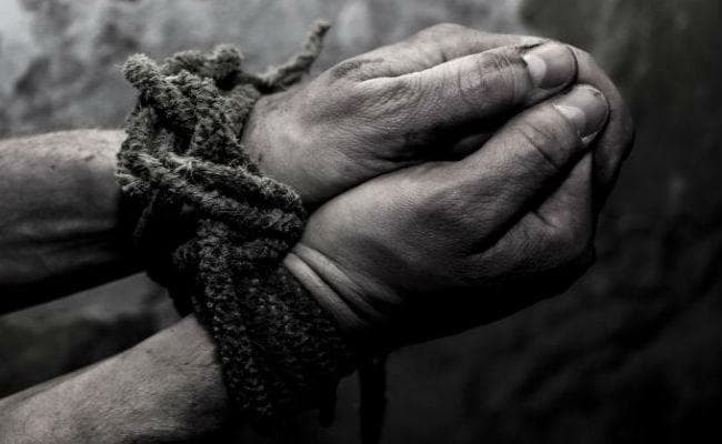 झारखंड, बिहार व यूपी के 50 से अधिक कामगारों को छत्तीसगढ़ में ठेकेदार ने बनाया बंधक