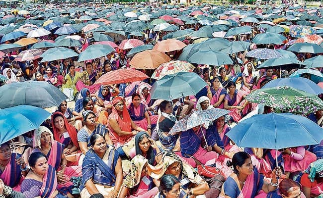 आंगनबाड़ी कर्मियों ने परिणाम भुगतने की चेतावनी दी, विधायक आवास घेरेंगी
