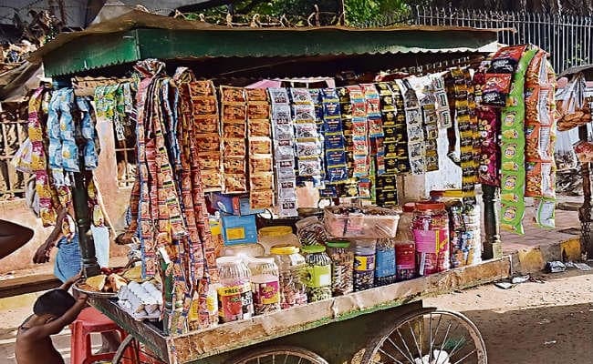 शहर में खुलेआम बिक रहा पान मसाला