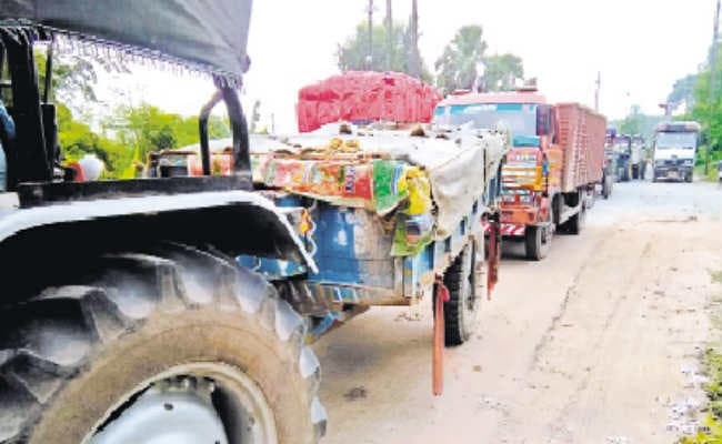 ट्रक के बाद अब ट्रैक्टरों के आने जाने पर भी लग सकती है रोक