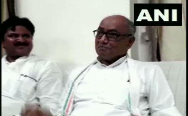 दिग्विजय सिंह ने कहा- ISI से फंड लेती है बीजेपी और बजरंग दल, शिवराज सिंह ने किया पलटवार