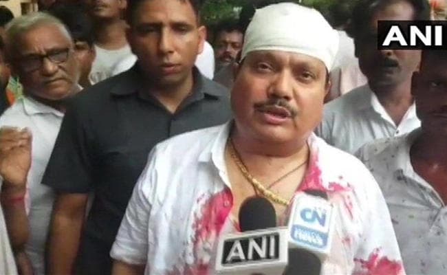 बंगाल में BJP सांसद अर्जुन सिंह की कार पर हमला, पुलिस की लाठी से सांसद का सिर फटा