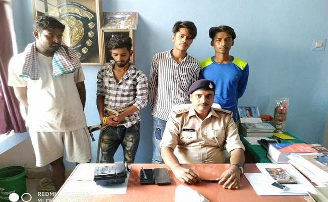 औरंगाबाद में लूट की योजना बना रहे 4 अपराधी गिरफ्तार, देशी कट्टा व गोली बरामद