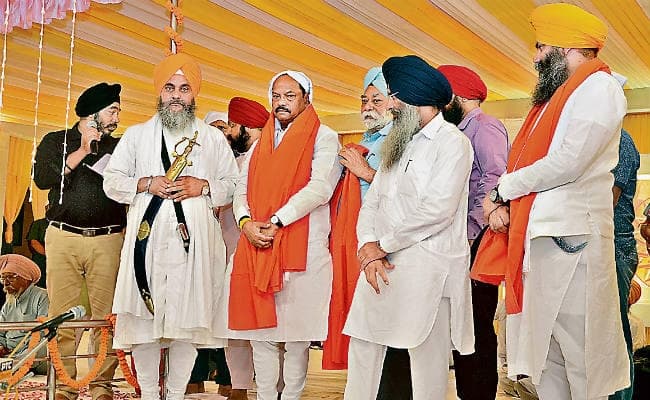 रांची : गुरुनानक देव जी ने नारी को सम्मान देना सिखाया