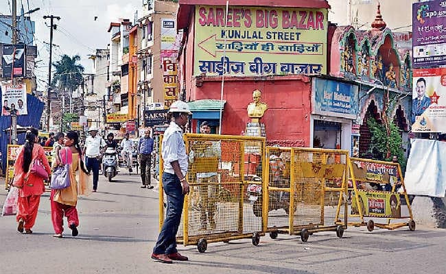 रांची : अपर बाजार में वन-वे सिस्टम लागू ट्रैफिक पुलिस को करनी पड़ी मशक्कत