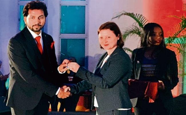 सारण : अजीत ने मालदीव में 40 देशों के युवाओं को किया संबोधित, मिला ग्लोबल पीस मेडल