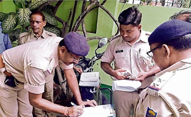 सीवान : लोजपा नेता की गोली मार हत्या, बाइक लूटी