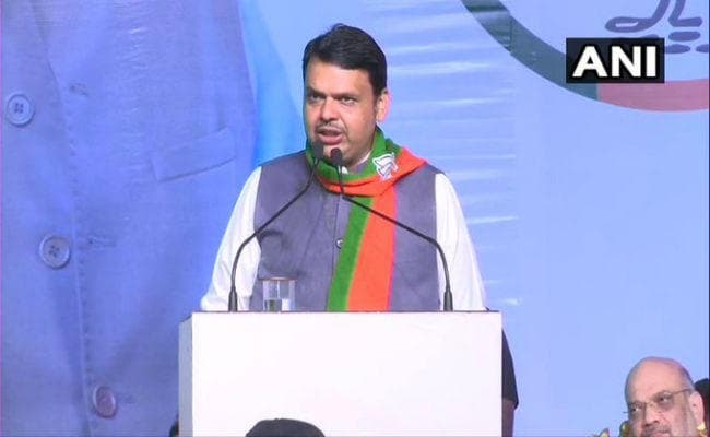 महाराष्ट्र के सीएम देवेंद्र फड़णवीस ने कांग्रेस और राकांपा पर साधा निशाना, बताया मंदबुद्धि बच्चे के समान