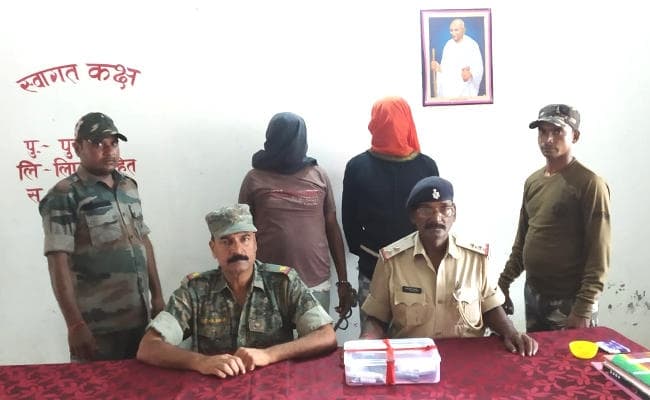 पलामू : टीपीसी के दो उग्रवादी गिरफ्तार, देशी पिस्तौल व पर्चा बरामद