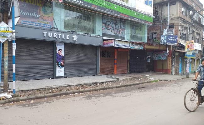 West Bengal : भाजपा सांसद अर्जुन सिंह पर हमले के विरोध में बैरकपुर बंद, सड़कों पर सन्नाटा, 13 गिरफ्तार West Bengal : भाजपा सांसद अर्जुन सिंह पर हमले के विरोध में बैरकपुर बंद, सड़कों पर सन्नाटा, 13 गिरफ्तार
