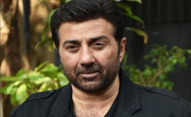 फिल्म जगत में सिर्फ अभिनेता बने रहना और वस्तु न बनना, मुश्किल है : सनी देओल