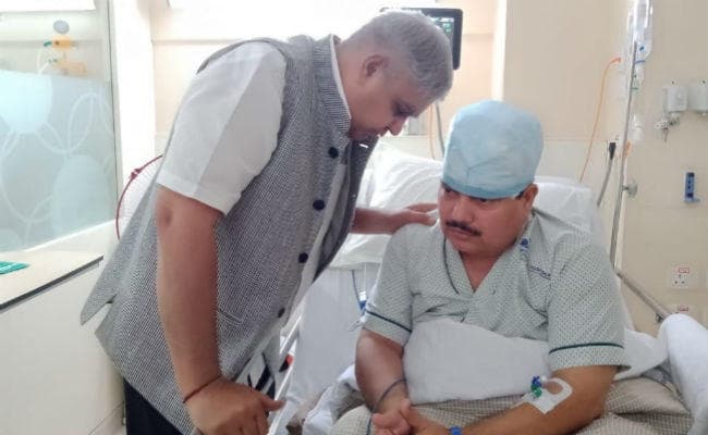 राज्यपाल ने बंगाल में कानून व्यवस्था की स्थिति पर जतायी चिंता, अर्जुन सिंह से मिलने पहुंचे अस्पताल