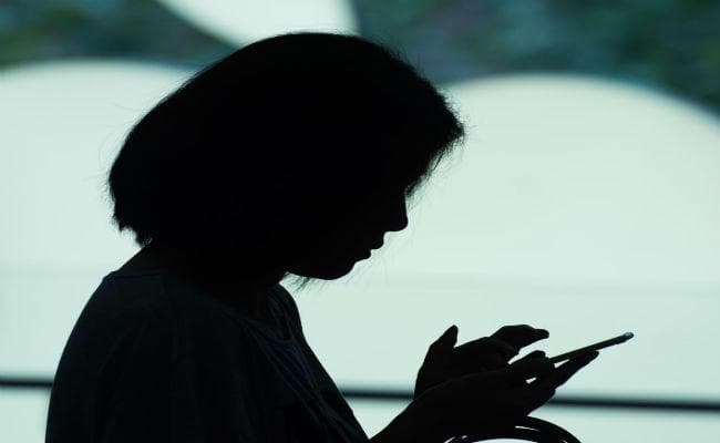 टॉलीवुड की अभिनेत्री का फोन नंबर किया सार्वजनिक