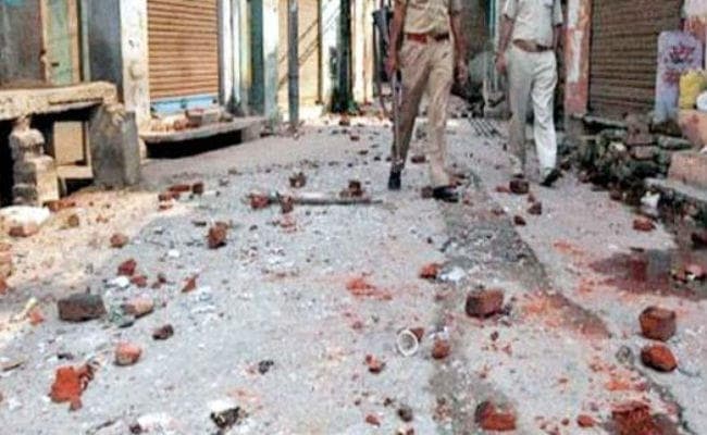 नवादा : पुलिस टीम पर बच्चाचोर का हल्ला कर पथराव