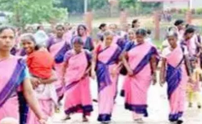 आंगनबाड़ी कर्मियों की मांगों पर समाज कल्याण विभाग ने मंत्री को दी रिपोर्ट, 45-50 वर्ष तक की सेविका बन सकेंगी पर्यवेक्षक