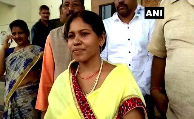 दंतेवाड़ा: जहां नक्सलियों ने की थी पति की हत्या, वहीं से प्रचार की शुरुआत करेंगी BJP उम्मीदवार ओजस्वी मंडावी