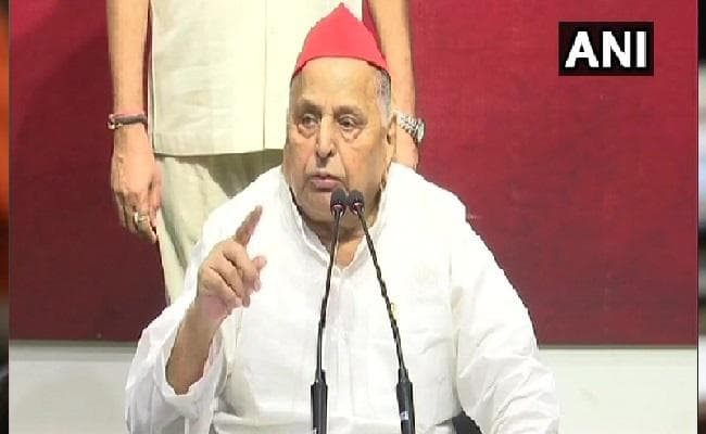 आजम के बचाव में उतरे नेताजी मुलायम सिंह यादव कहा, षड्यंत्र रचा जा रहा