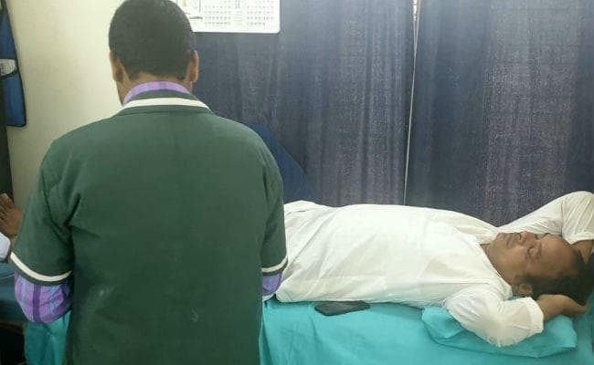 मॉर्निंग वॅाक कर रहे जामताड़ा विधायक को तेज रफ्तार स्कॉर्पियो ने मारी टक्कर, टूटा पैर