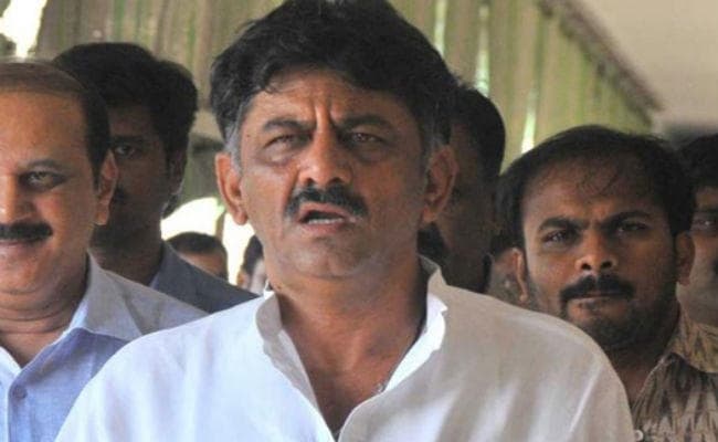 पी. चिदंबरम के बाद कांग्रेस के वरिष्ठ नेता डीके शिवकुमार मनी लॉन्ड्रिंग के आरोप में गिरफ्तार