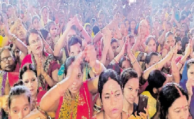 गणपति उत्सव : दूसरे दिन महाआरती में शामिल होने को बेताब दिखे श्रद्धालु