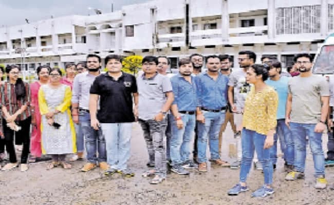 जूनियर डॉक्टरों ने मगध मेडिकल में बंद किया काम