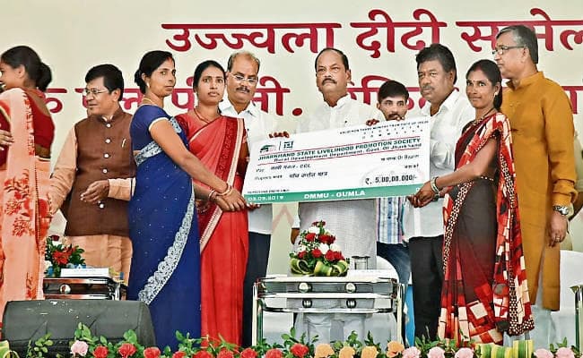 उज्ज्वला दीदी सम्मेलन : गुमला में मुख्यमंत्री रघुवर दास बोले, मजदूरी भुगतान में झारखंड अव्वल