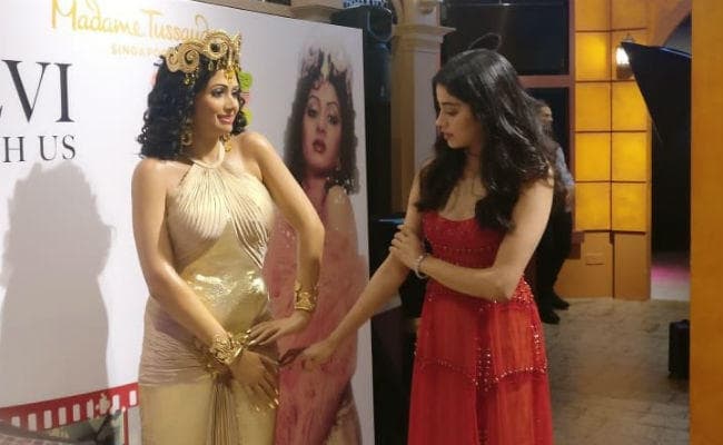 Sridevi Wax Statue : श्रीदेवी के वैक्स स्टेच्‍यू की पहली झलक आई सामने, निहारती रह गईं बेटी जाह्नवी