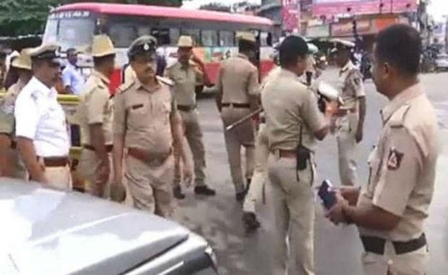 डीके शिवकुमार की गिरफ्तारी पर दिल्ली से कर्नाटक तक बवाल, दो बसें जलाईं, स्कूल-कॉलेज बंद