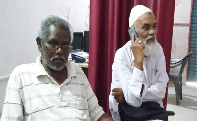 पेंशन के लिए दर-दर की ठोकरें खा रहे बुजुर्गों ने सुनायी दर्द भरी कहानी...