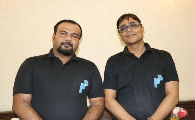 यूट्यूब चैनल के माध्यम से विद्यार्थियों  को पढ़ा रहे हैं  रितेश और साकेत