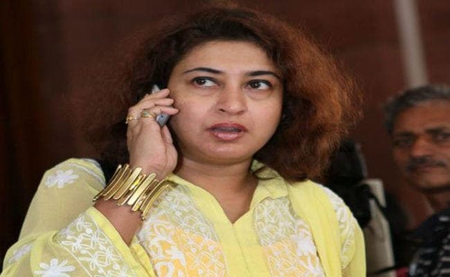 शताब्दी राय ने सारधा से मिले रुपये इडी को सौंपे