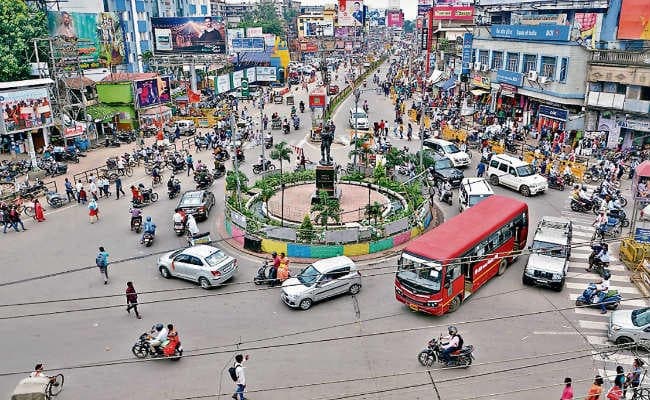रांची : फ्री होगी बायीं लेन, गुदड़ी बाजार में शिफ्ट होंगे फुटपाथ दुकानदार...तो और भी आसान हो जायेगा मेन रोड का ट्रैफिक