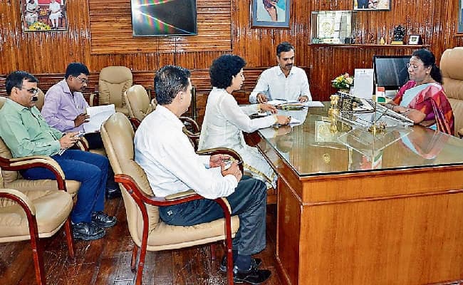 रांची : पानी के लिए लोगों को परेशानी नहीं हो इसके लिए सजग रहे विभाग : राज्यपाल द्रौपदी मुर्मू