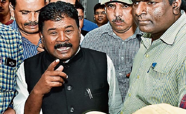 नेशनल गेम्स घोटाला में तीसरी गिरफ्तारी : एसीबी ने कसा शिकंजा, पूर्व मंत्री बंधु तिर्की गिरफ्तार