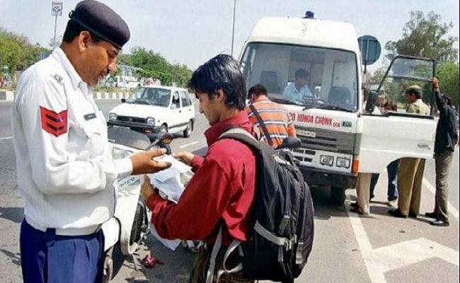 नये ट्रैफिक नियम का असर, हजारों में कट रहे चालान